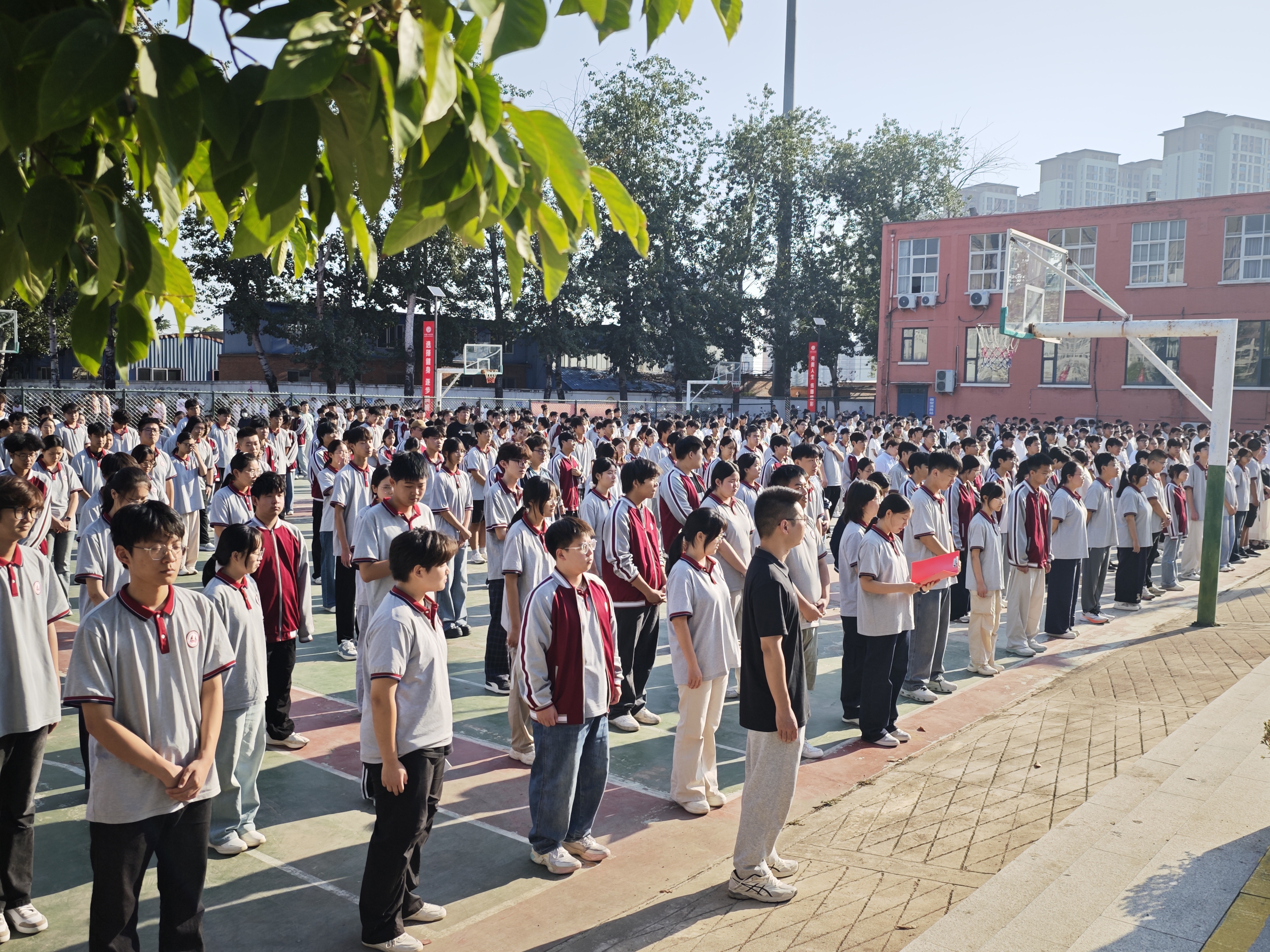 洪流逆行护安澜 奋楫扬帆启新程｜洛阳东方理工实验学校2026-2027学年新学期开学典礼圆满举行